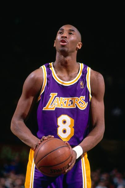 1996 Kobe poco prima di realizzare il primo punto della sua carrera contro i NY Knicks(Nba/Getty)